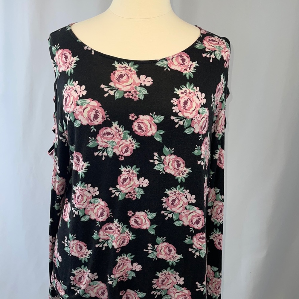 Go Wild Every Moment Matters scoop neck cold shoulder floral tunic - 2X